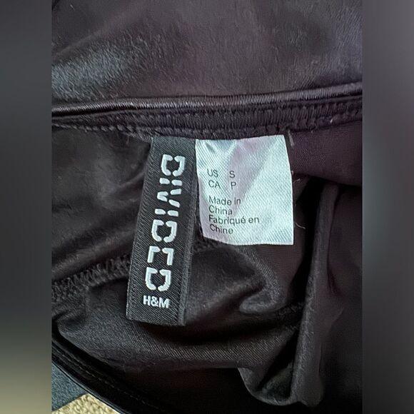 Divided H&M black satin long sleeve square neck crop top high low hem NWOT S - Picture 3 of 9